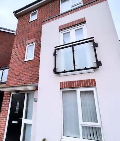 3 Stories, 5 Bedroom House In Prime Location With Balcony And Shared Garden Liverpool Esterno foto