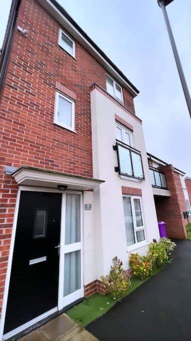 3 Stories, 5 Bedroom House In Prime Location With Balcony And Shared Garden Liverpool Esterno foto