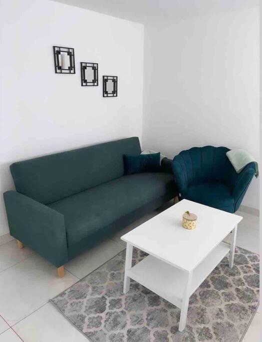 3 Stories, 5 Bedroom House In Prime Location With Balcony And Shared Garden Liverpool Esterno foto
