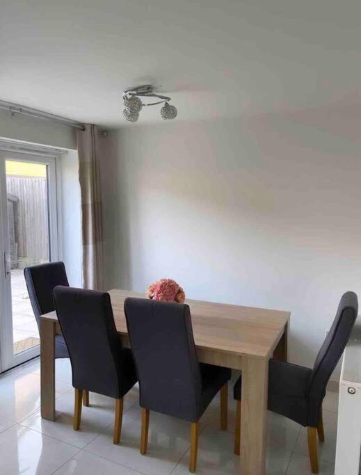 3 Stories, 5 Bedroom House In Prime Location With Balcony And Shared Garden Liverpool Esterno foto