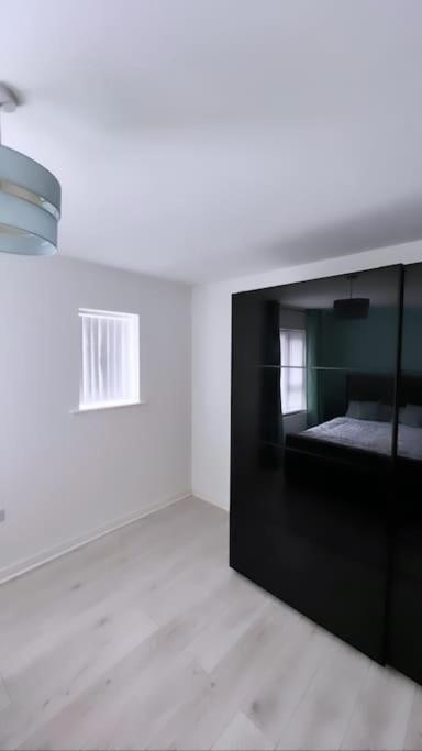 3 Stories, 5 Bedroom House In Prime Location With Balcony And Shared Garden Liverpool Esterno foto