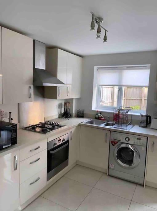 3 Stories, 5 Bedroom House In Prime Location With Balcony And Shared Garden Liverpool Esterno foto