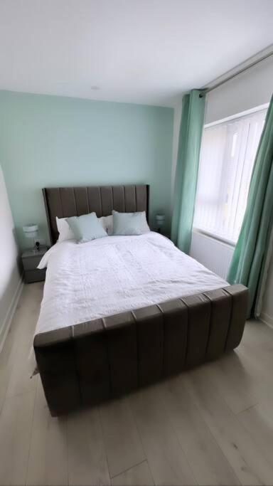 3 Stories, 5 Bedroom House In Prime Location With Balcony And Shared Garden Liverpool Esterno foto